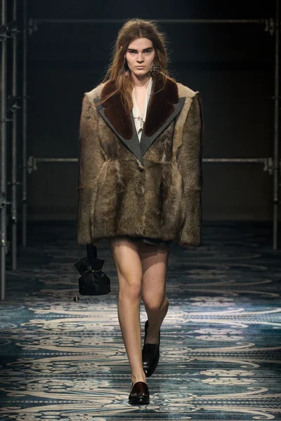 Look 32